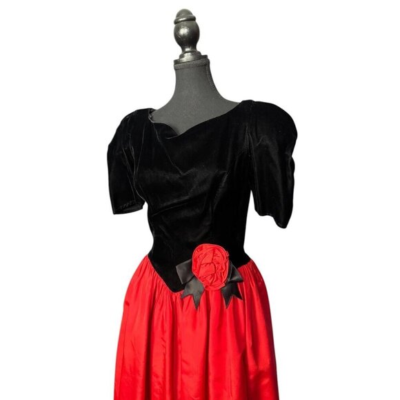 Vintage Gunne Sax by Jessica McClintock Red and Black Velvet Taffeta Puff Sleeve - Picture 3 of 9
